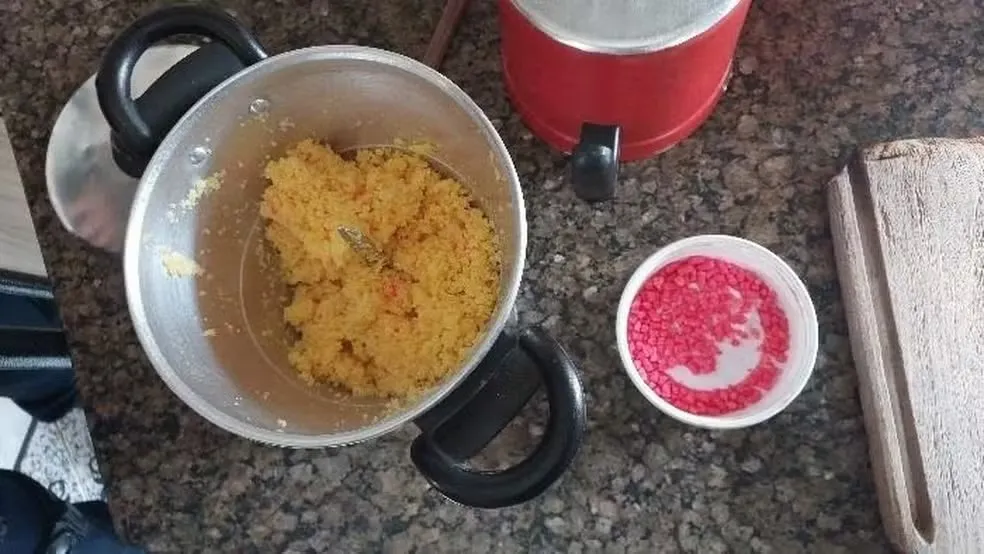 Filha é presa após tentar matar mãe com cuscuz envenenado