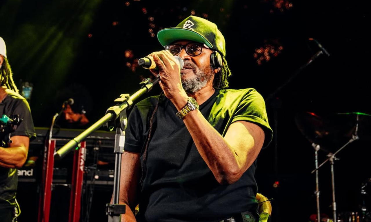 Edson Gomes realiza show gratuito no Farol da Barra. Foto: redes sociais | @edsongomesreal