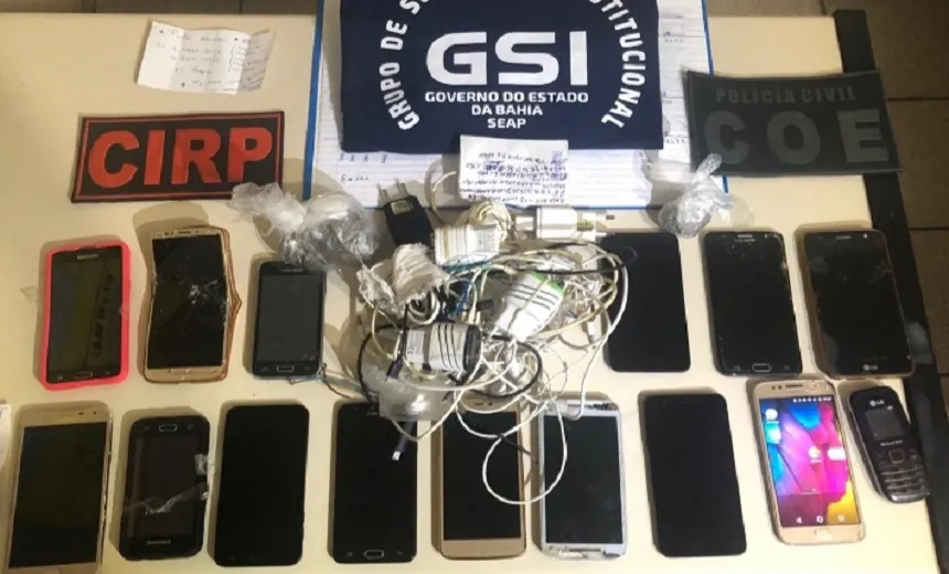 Durante operação, 15 celulares são localizados dentro de cela na Colônia Penal Lafayete Coutinho