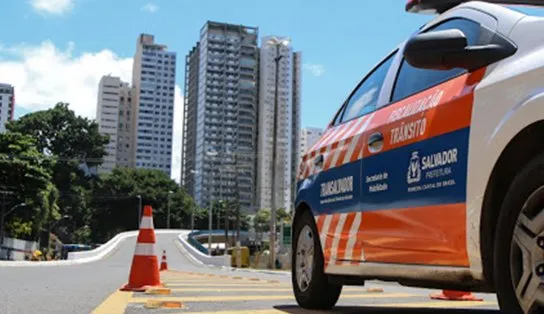 Obra emergencial bloqueia trânsito nos dois sentidos da Av. Paulo VI