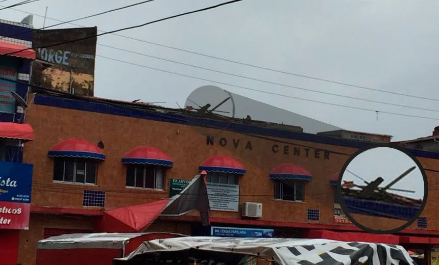 Estruturas atingidas por ventania na Boca do Rio são parcialmente demolidas