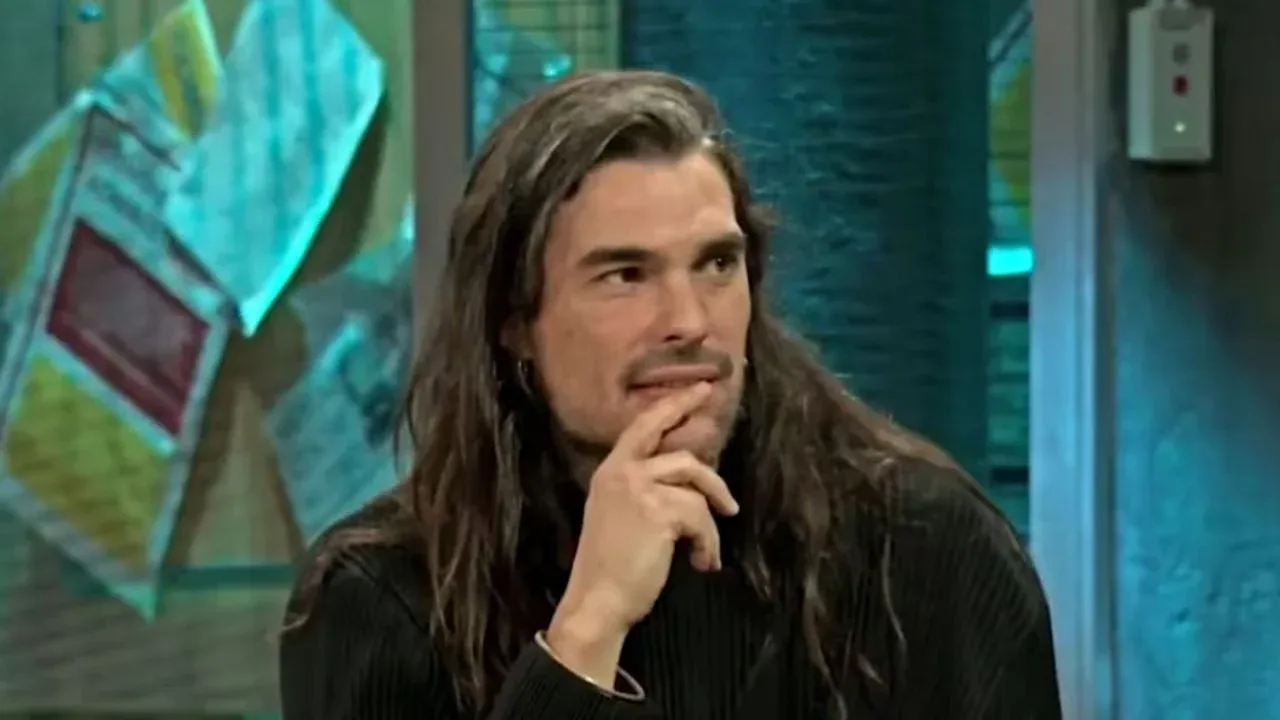 O diretor espanhol Oliver Laxe, respons&aacute;vel por Sir&acirc;t, um dos concorrentes de O Agente Secreto no Oscar 2026, criticou brasileiros. | Foto: Redes Sociais