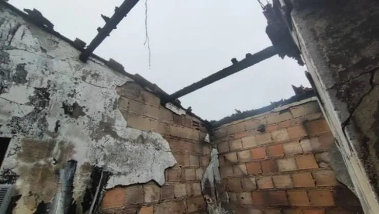 Incêndio atinge escola particular de Feira de Santana na noite desta quarta-feira (8)