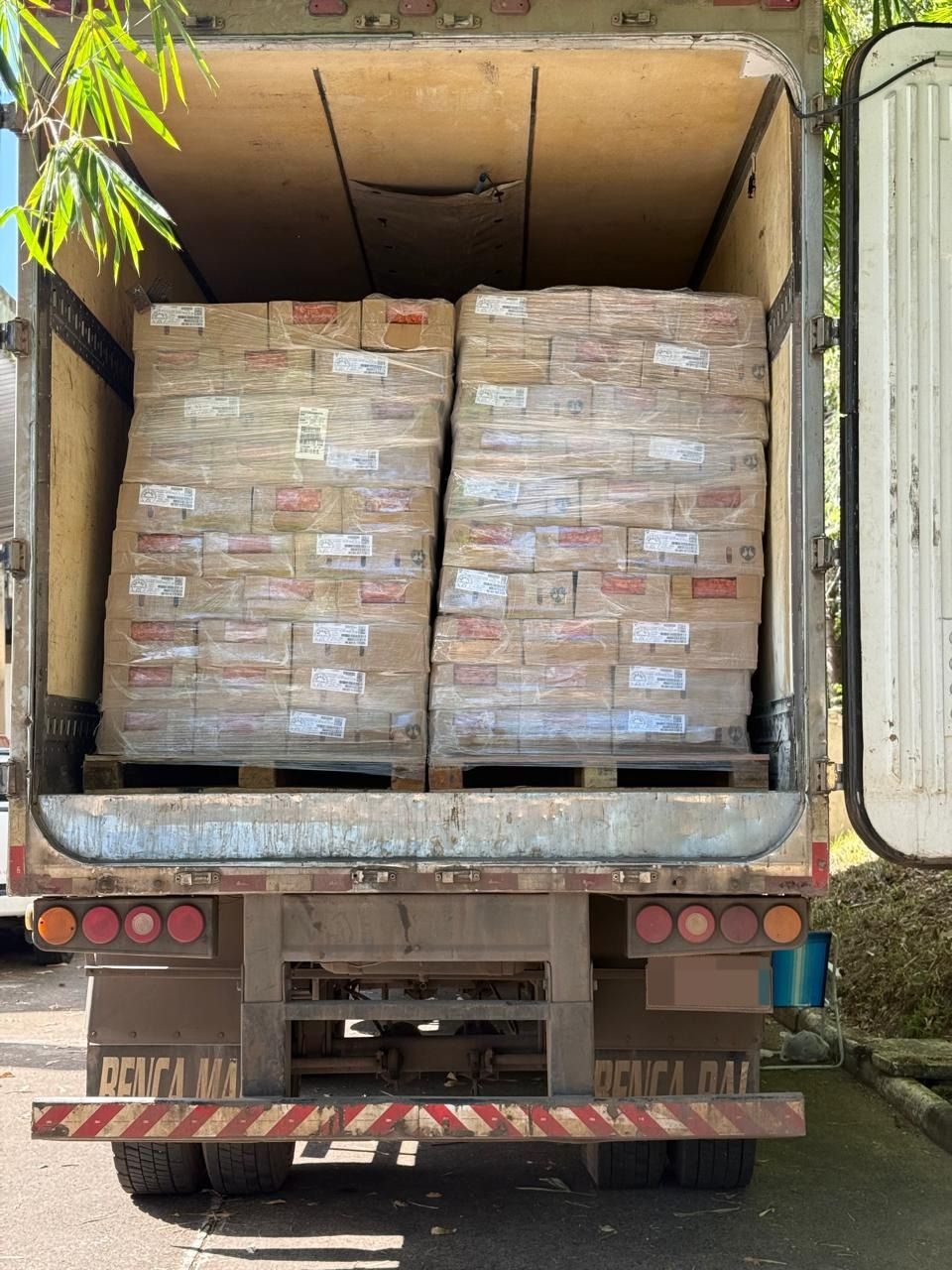 Caminhão Com Salsichas Vencidas