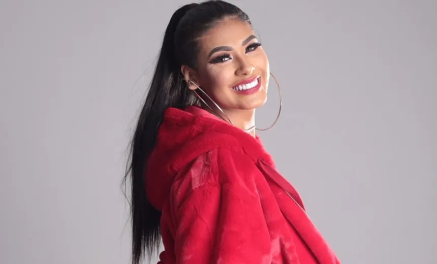 MC Pocahontas faz show em boate de Salvador; saiba mais