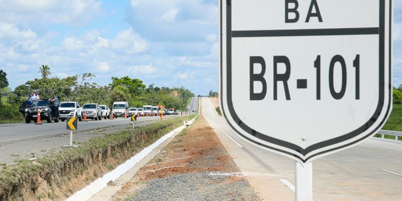 A colisão ocorreu na altura do distrito de Humildes, trecho da BR-101 conhecido pelo alto fluxo de veículos pesados/Foto: Isac Nóbrega