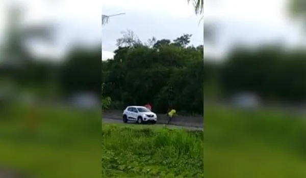 Sequestro, tiroteio e correria: vídeos flagram perseguição policial na BR-324, em Salvador; assista 
