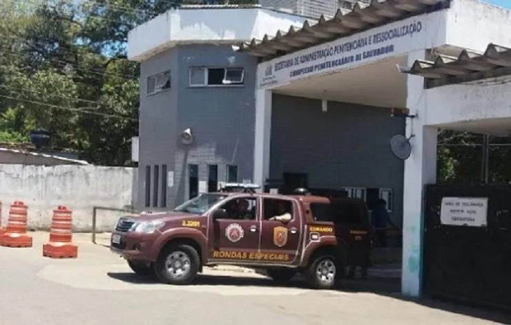 Trabalhadores e reclusos do sistema prisional recebem a bivalente contra Covid-19 em Salvador