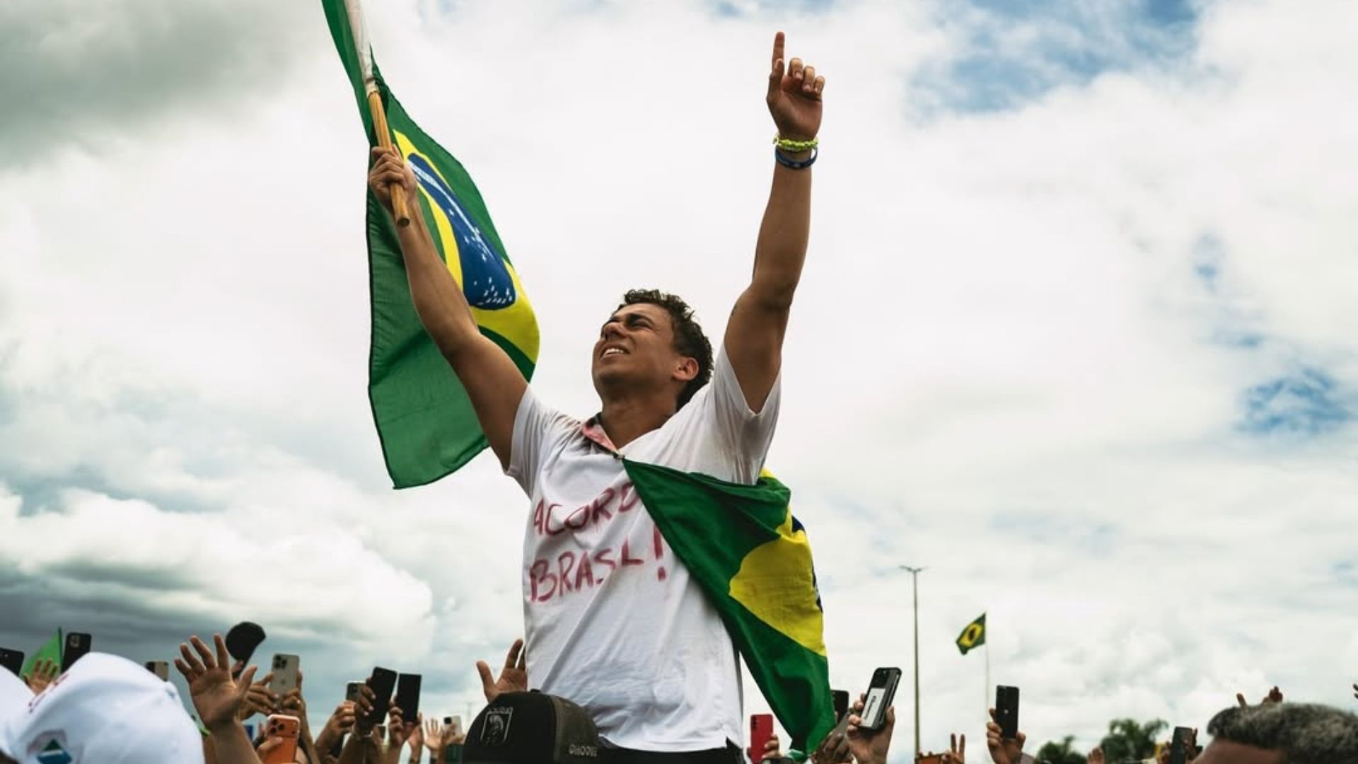 Caminhada De Nikolas Ferreira Chega a Bras&iacute;lia