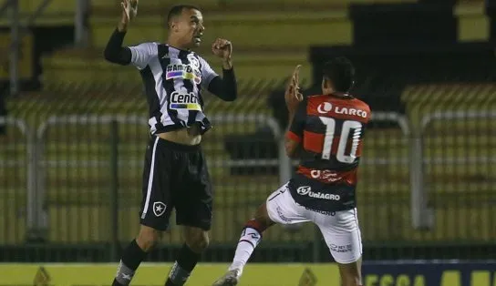 Horas antes de Vitória x Botafogo, Leão informa que regularizou salários de atletas e funcionários