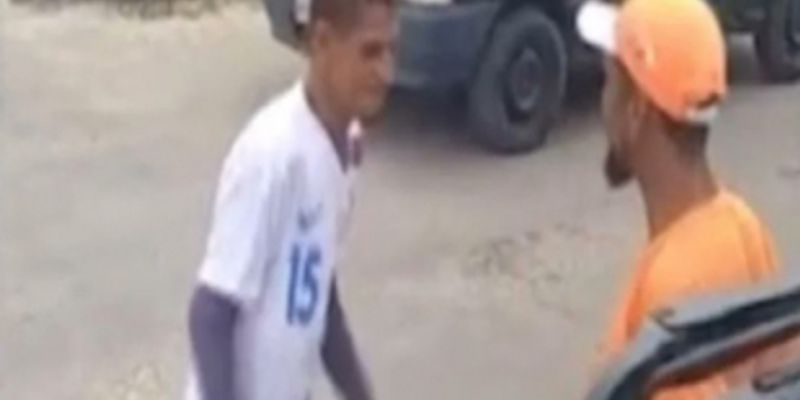 O homem espumava pela boca após beber os 13 copos de cachaça/Foto: Reprodução