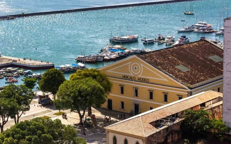 Turismo Internacional na Bahia &eacute; reconhecida pela combina&ccedil;&atilde;o entre patrim&ocirc;nio hist&oacute;rico, riqueza cultural e viv&ecirc;ncias aut&ecirc;nticas que podem ser descobertas a cada caminhada /Foto: Shutterstock/Caio Muniz&nbsp;