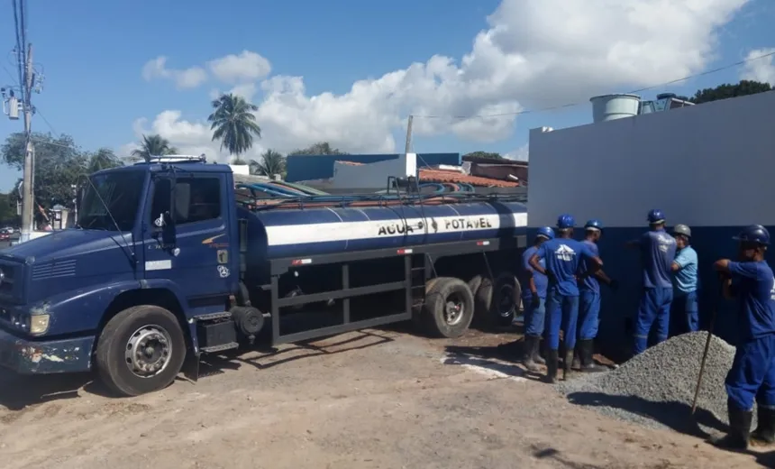 Fábrica de gelo é flagrada fazendo "gato" de água em Lauro de Freitas