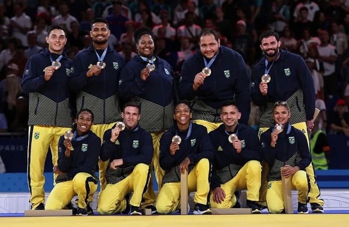 Bia e William também faturaram bronze inédito para o Brasil no judô por equipes nos jogos de Paris 2024 | Foto: reprodução/Instagram