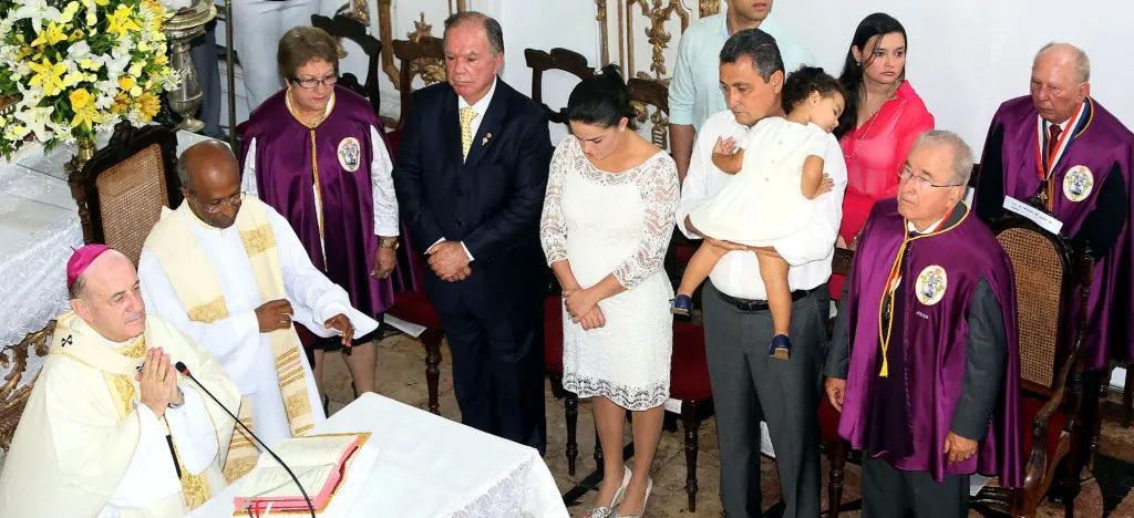 Comemorando o seu aniversário, governador Rui Costa vai com a família ao Bonfim