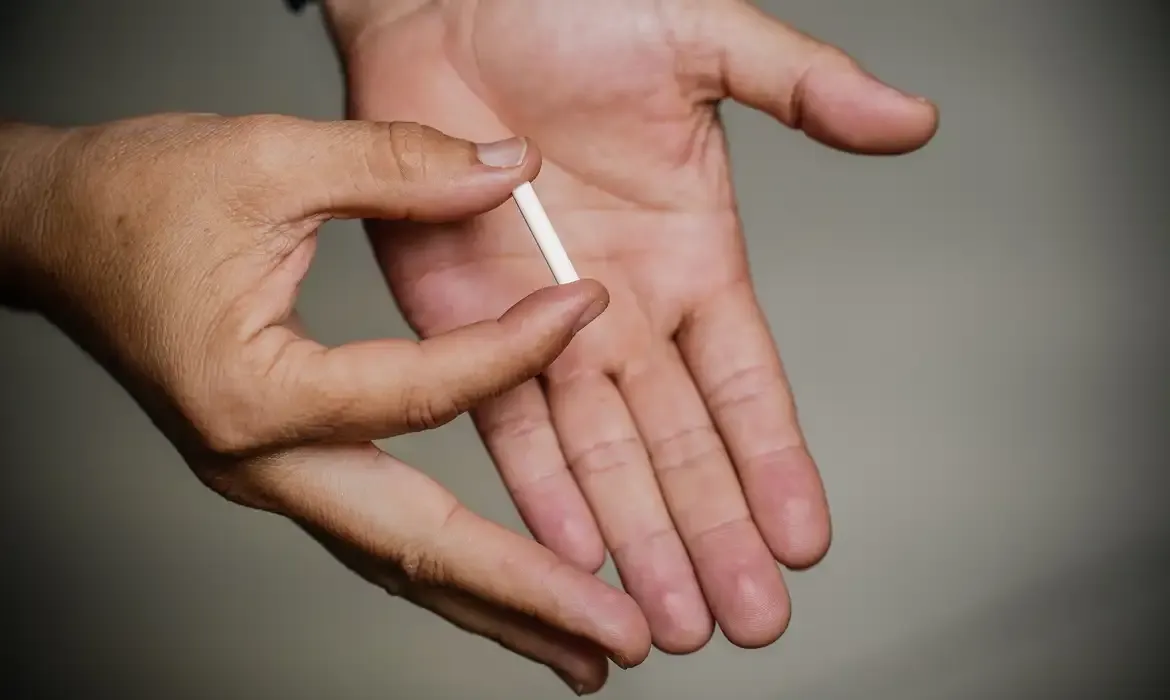 Escândalo dos implantes hormonais na Bahia: MP pede interdição de empresa