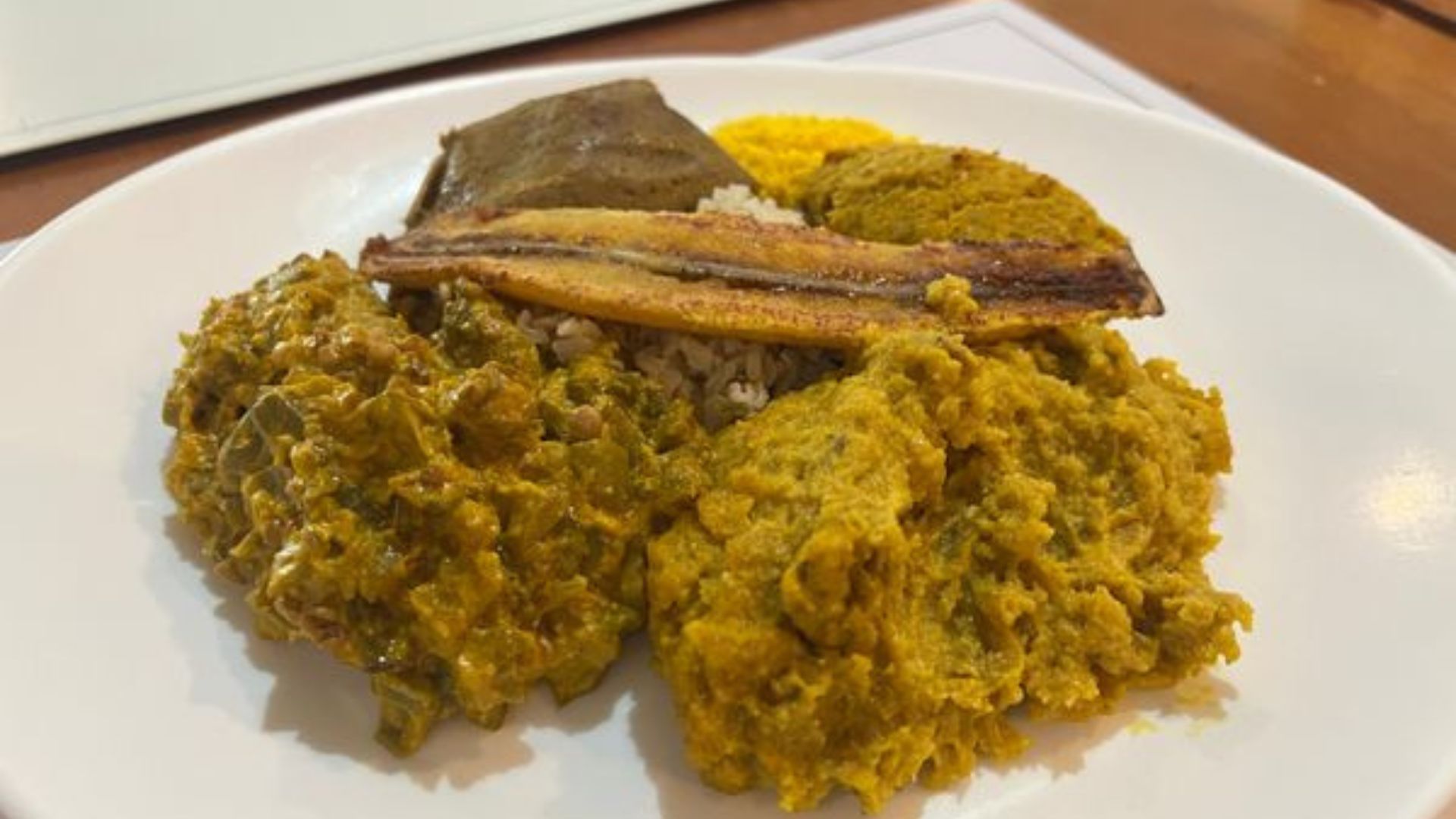 vatapá é de inhame e o acarajé é assado: comida baiana reinventada para todos os públicos. / Foto: Murilo Motta - Aratu On