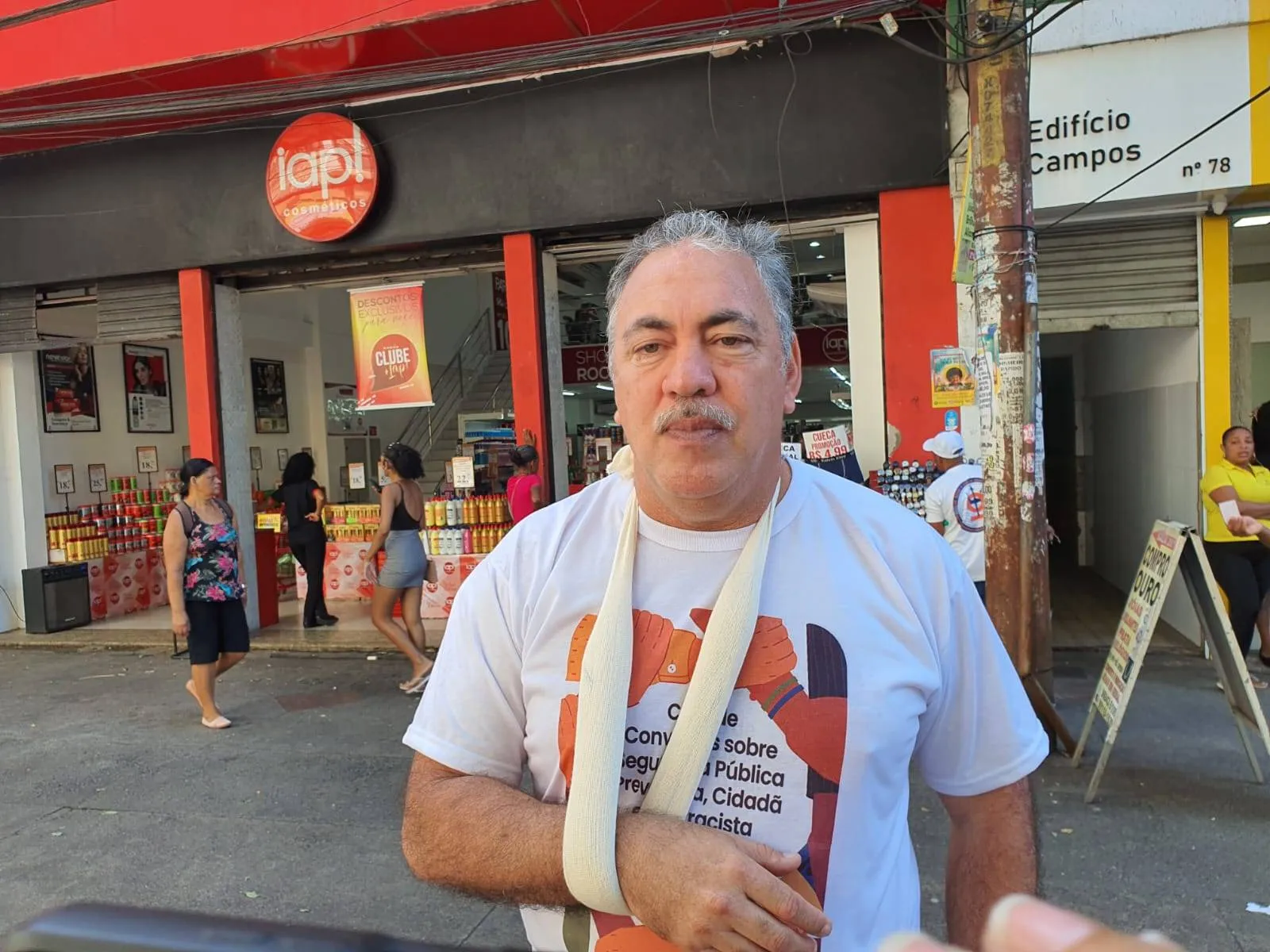 Investigador esfaqueado diz ter sido atacado por usuário de drogas: 'Exército de zumbis'