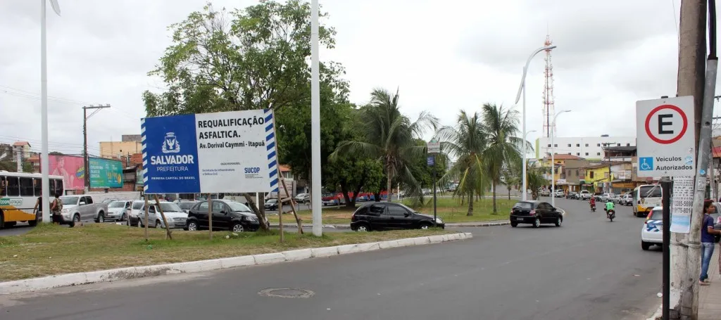 Prefeitura de Salvador faz recapeamento na Avenida Dorival Caymmi