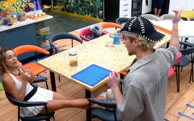 O brother deixou a cozinha por alguns instantes, mas voltou quando a discuss&atilde;o se intensificou/Foto: Gshow