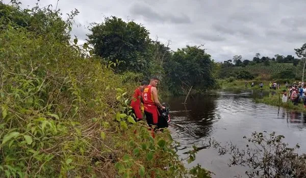 Bombeiros resgatam corpo no Rio do Piau, região de Presidente Tancredo Neves