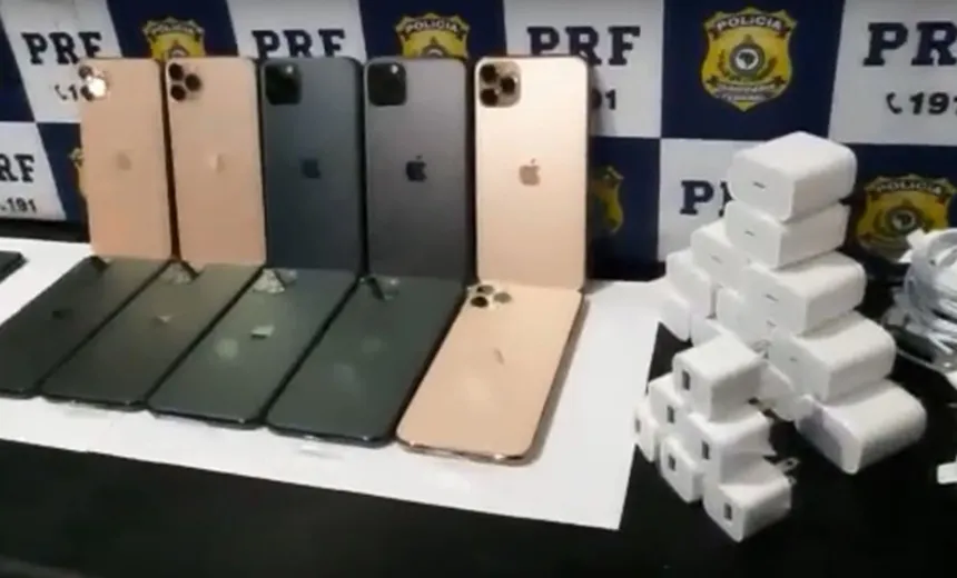 Dupla é presa com R$150 mil em celulares que ainda não foram lançados no Brasil 