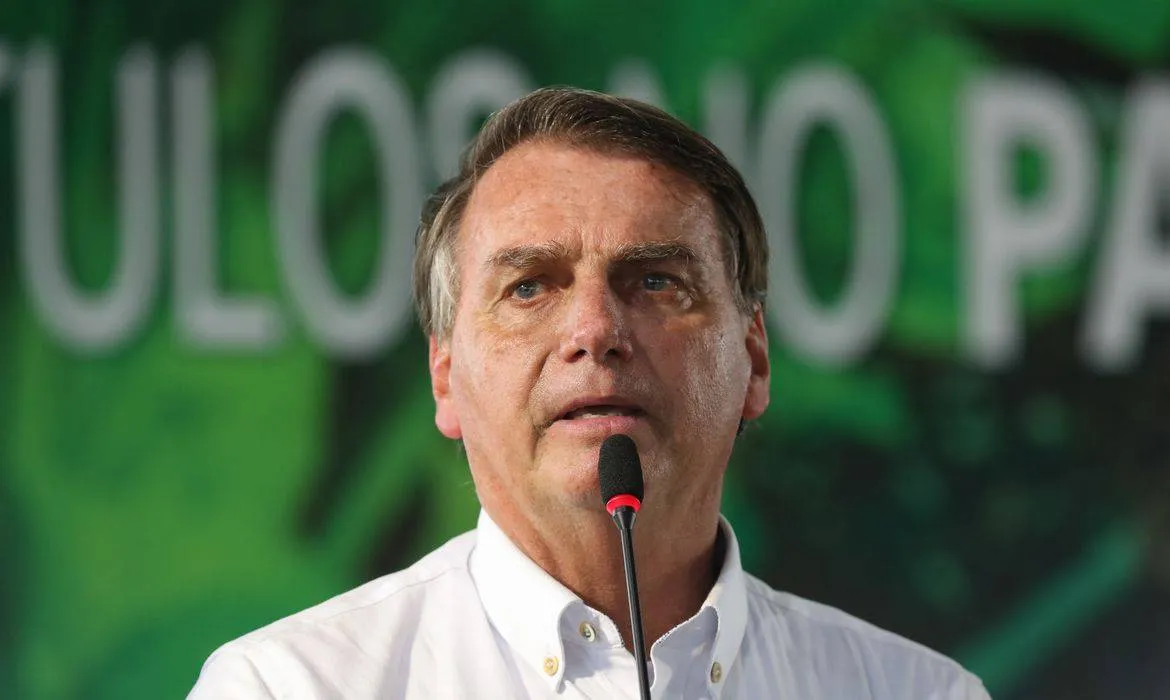 Defesa de Bolsonaro quer adiar depoimento à PF em caso sobre golpe