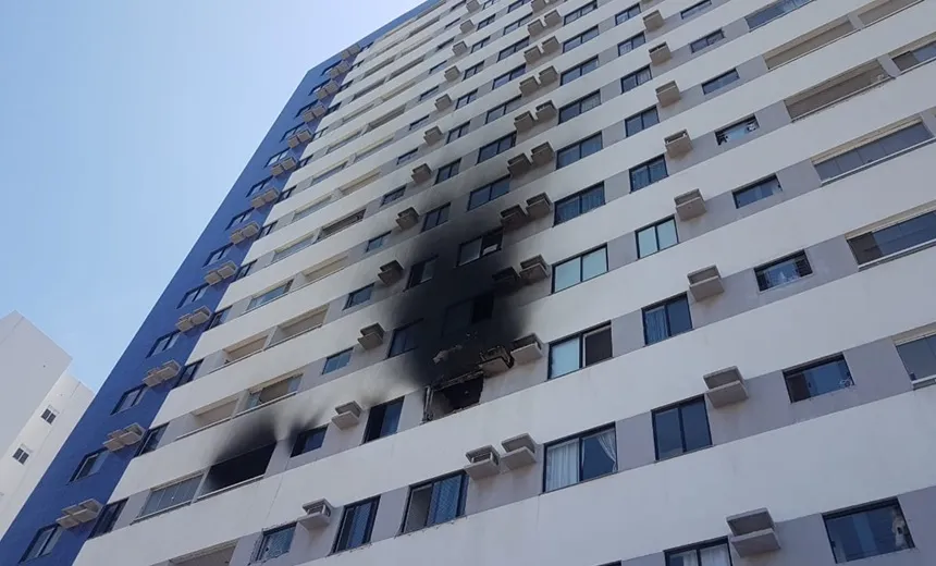 Incêndio atinge apartamento no bairro de Brotas; Corpo de Bombeiros foi acionado