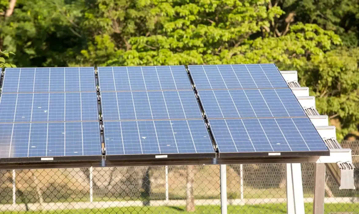 Segunda vida de baterias de carros elétricos pode ser utilizada para armazenar energia solar. Foto: Soninha Vill / Giz
