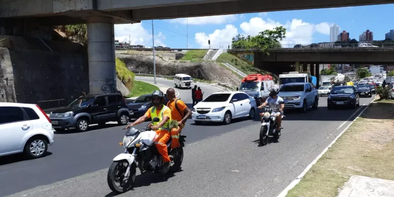 Objetivo da redução é salvar vidas e diminuir acidentes de trânsito em vias urbanas de grande fluxo, como a Paralela e a Av. Luís Eduardo Magalhães/Foto: Naiá Braga/TV Bahia