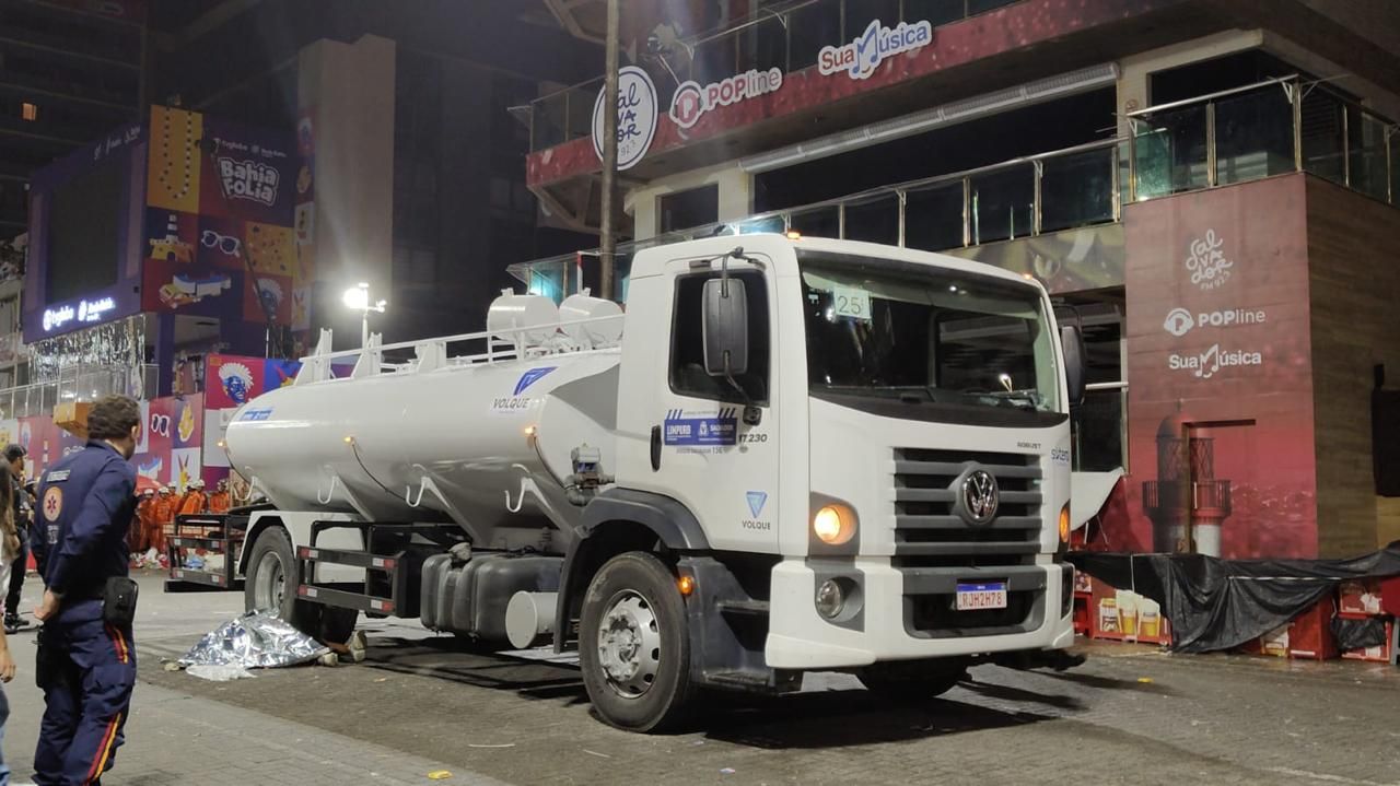 Jovem &eacute; atropelada por caminh&atilde;o-tanque na Barra. Foto: Reprodu&ccedil;&atilde;o