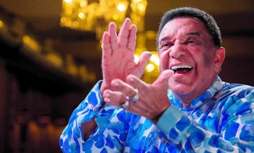 Melhora gradativa: Cantor Agnaldo Timóteo respira sem ajuda de aparelhos