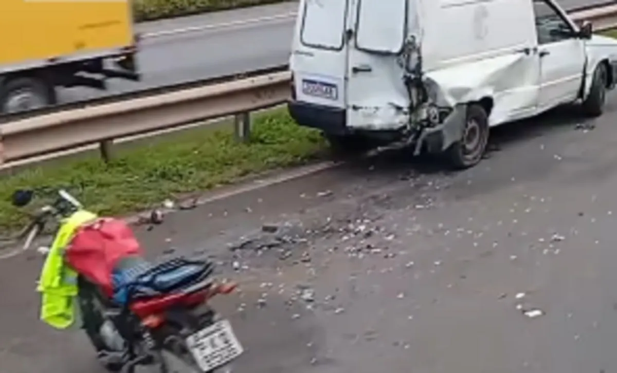 Motociclista morre após colisão com Fiorino na Via Parafuso, em Camaçari