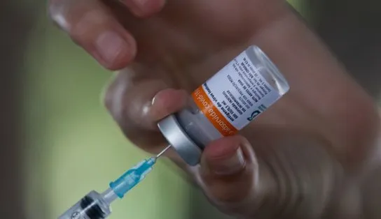 Vacinação contra Covid-19 só retorna na segunda-feira; contaminações aumentaram após São João