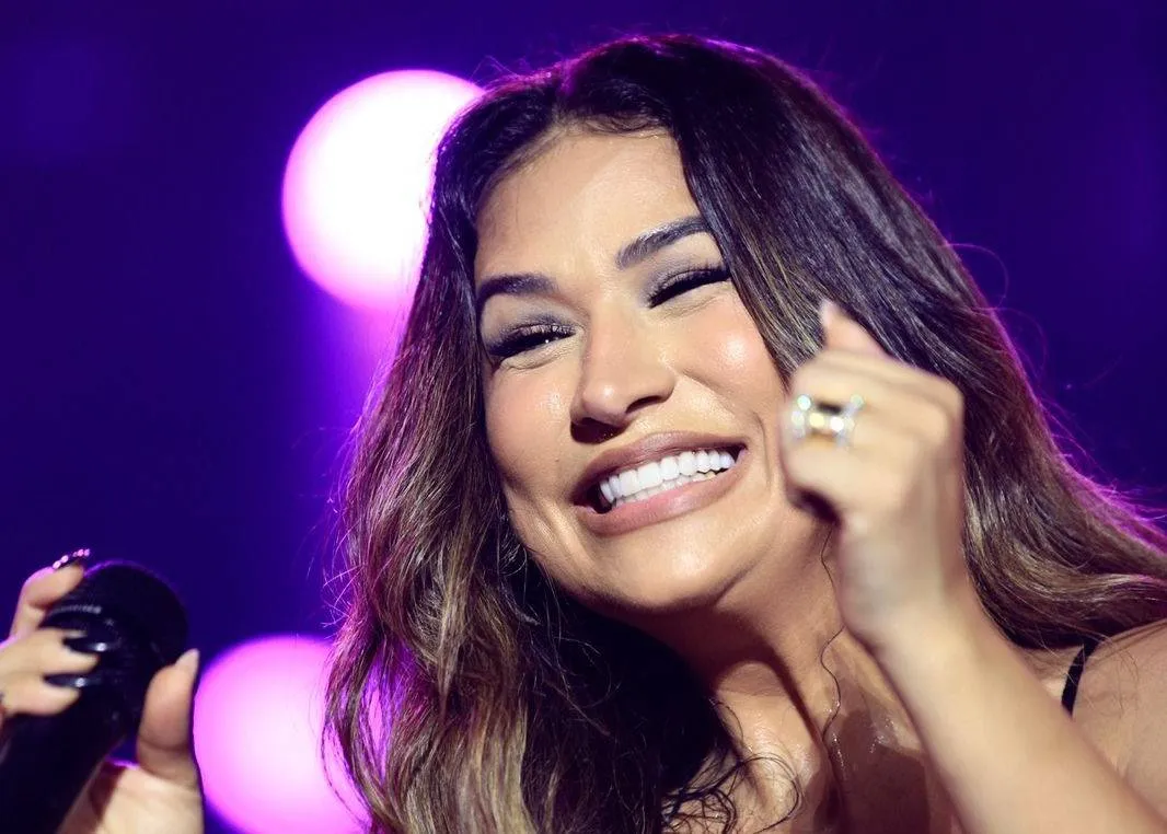 AO VIVO: Simone Mendes sobe no palco do Galinho no Luan City Festival neste domingo (5)