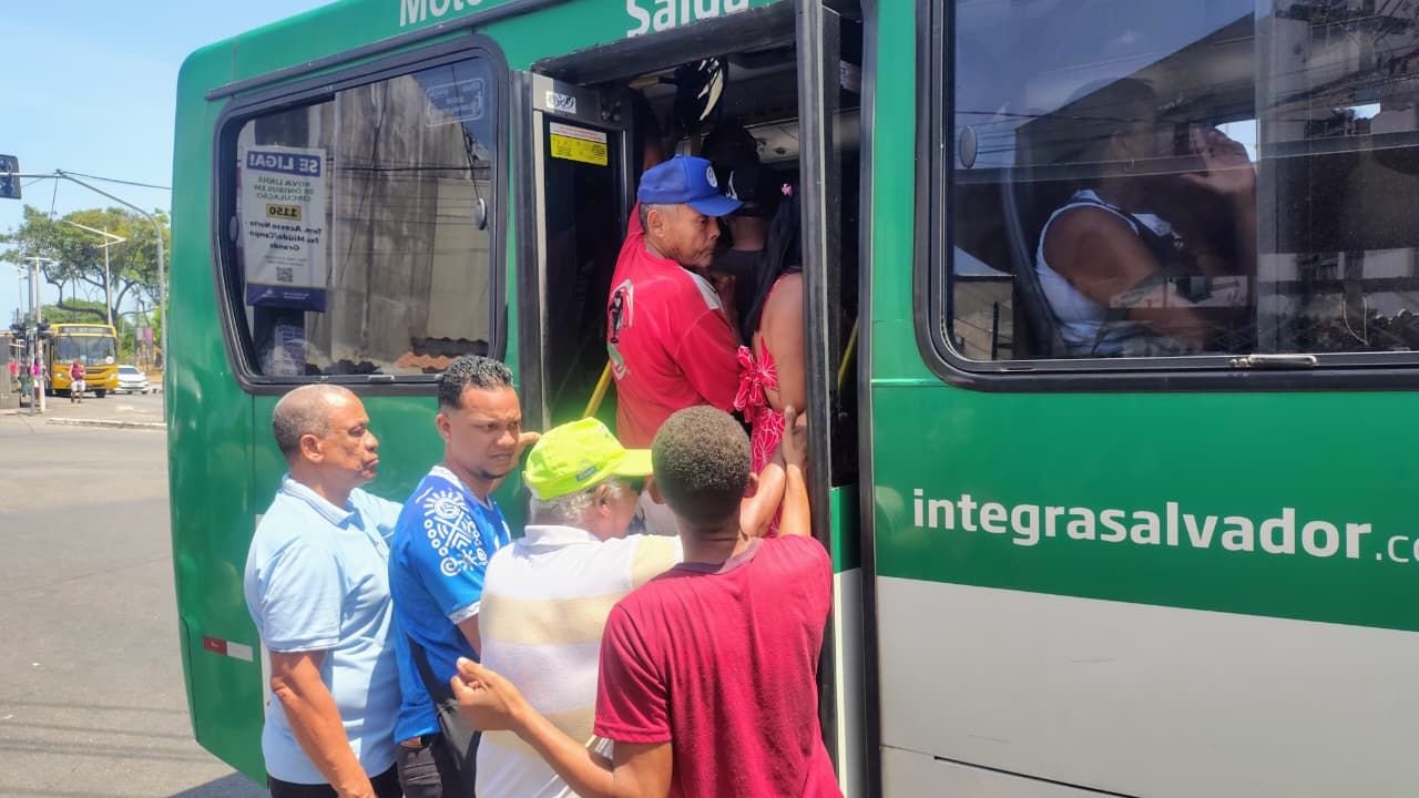 PT denuncia &ocirc;nibus nas garagens em Salvador. Foto: Jo&atilde;o Tramm | Aratu On
