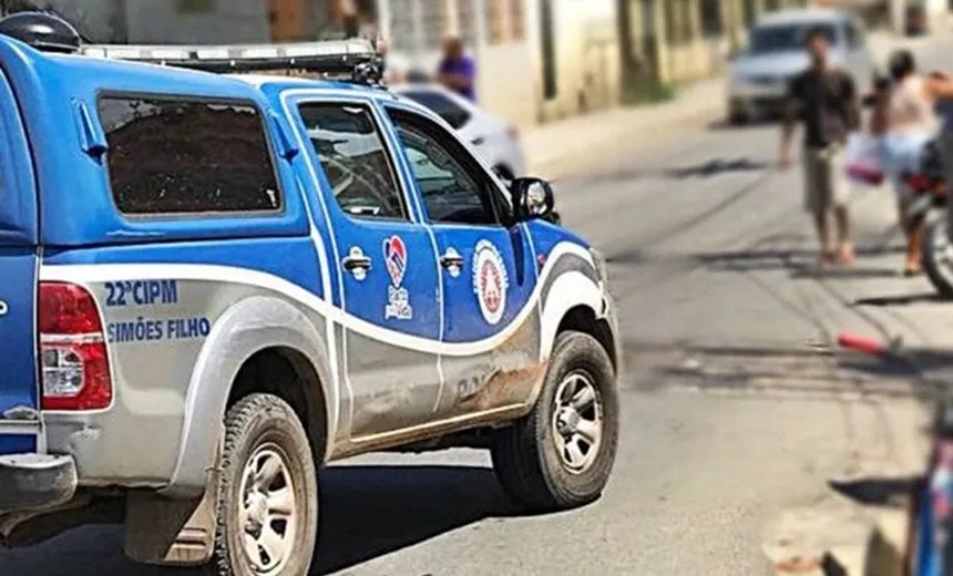 Família ameaçada de morte por traficantes faz mudança sob escolta da PM em Simões Filho