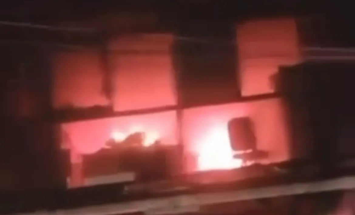 Casa é atingida por incêndio no Engenho Velho da Federação, em Salvador