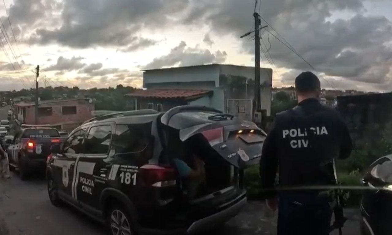 Presos  furtos de celulares em centro de distribui&ccedil;&atilde;o na Bahia. Foto: Ascom PC