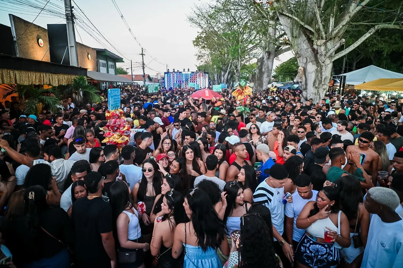 São João De Serrinha 2026 reunião multidão e grandes atrações na segunda noite de festa