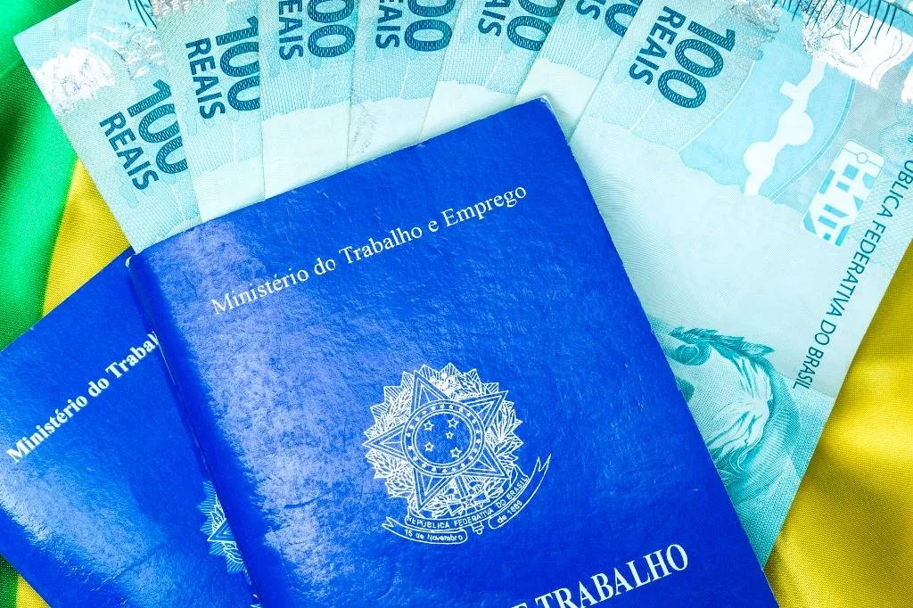 Primeira parcela do décimo terceiro deve ser paga até esta quinta-feira; quem tem direito?