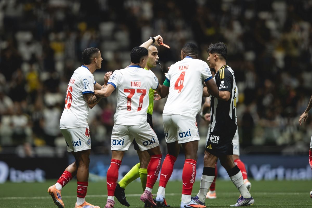 Após a expulsão de Kanu, o Atlético-MG fez três gols e atropelou o Bahia, em Belo Horizonte. Foto: Pedro Souza/Atlético-MG
