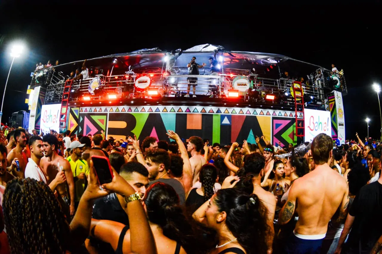 Sextou no segundo dia de Carnaval! Confira a programação de hoje