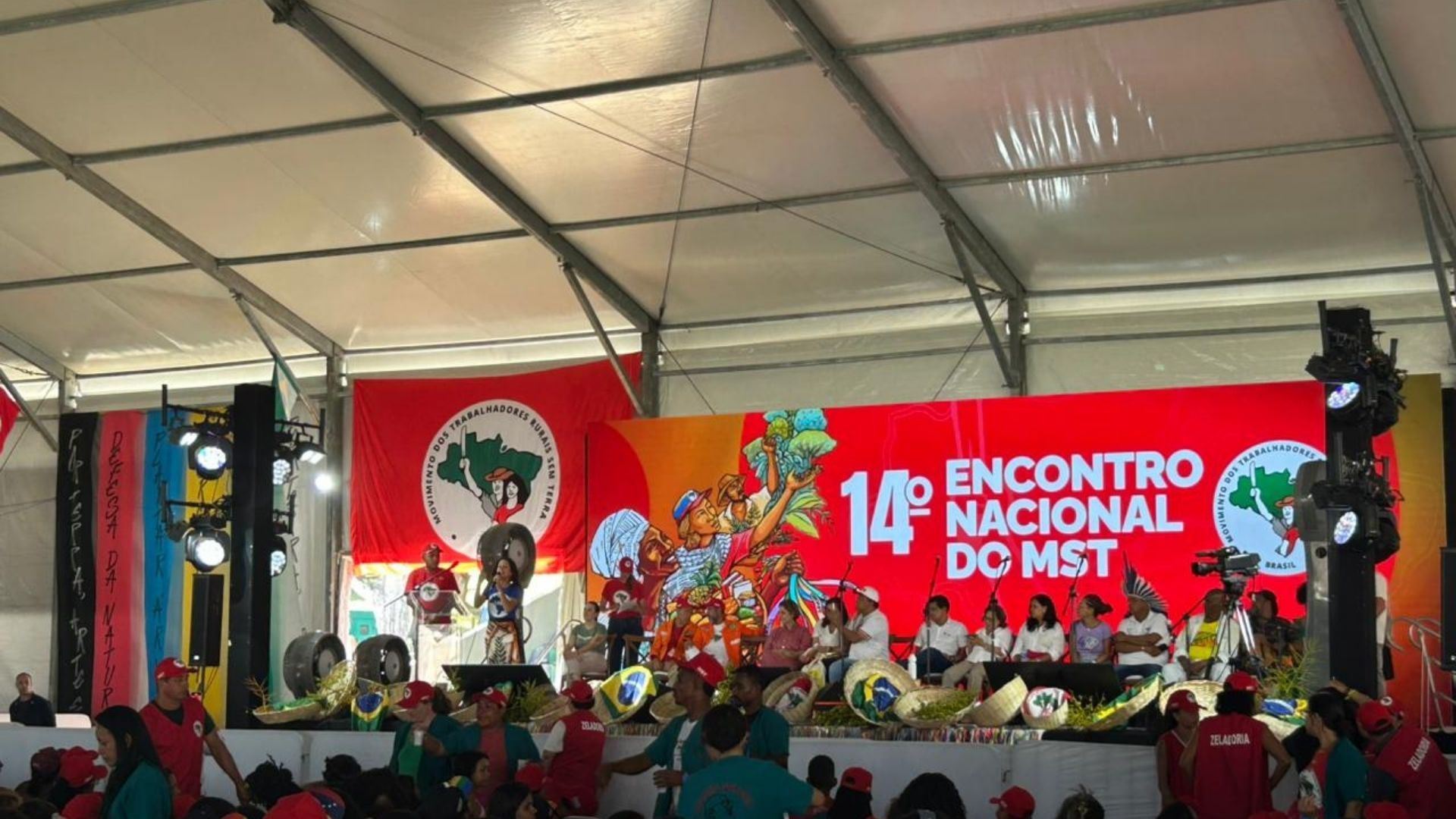 Lula em Salvador: ato do MST re&uacute;ne lideran&ccedil;as pol&iacute;ticas e mais 3 mil militantes; Foto: Juana Castro / Aratu On