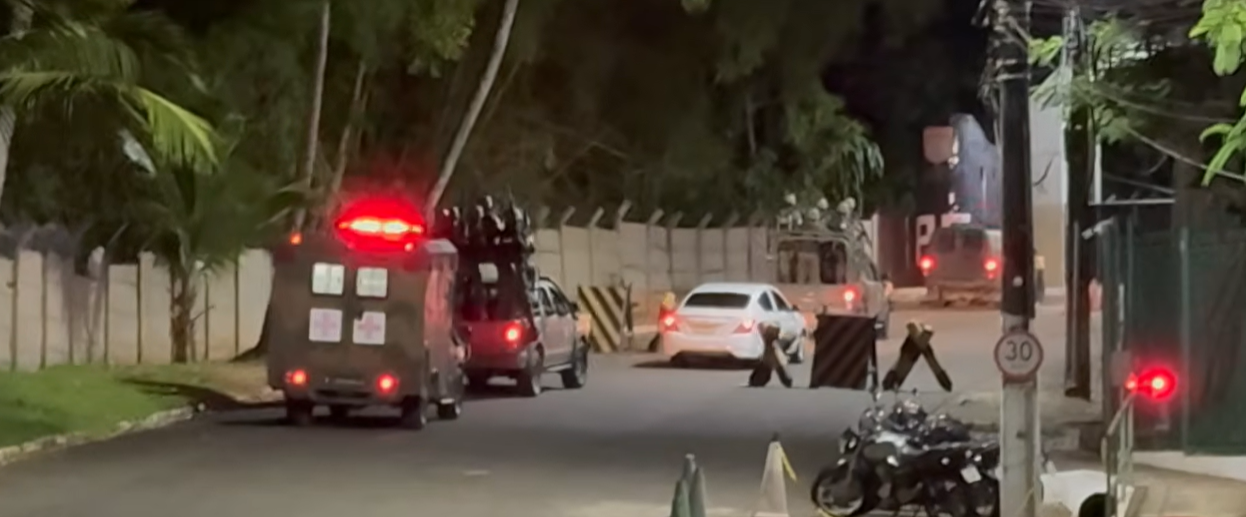 Ex&eacute;rcito E Pol&iacute;cia Militar Realizam Opera&ccedil;&atilde;o Em Bairro De Salvador Ap&oacute;s Desaparecimento De Coletes (2)