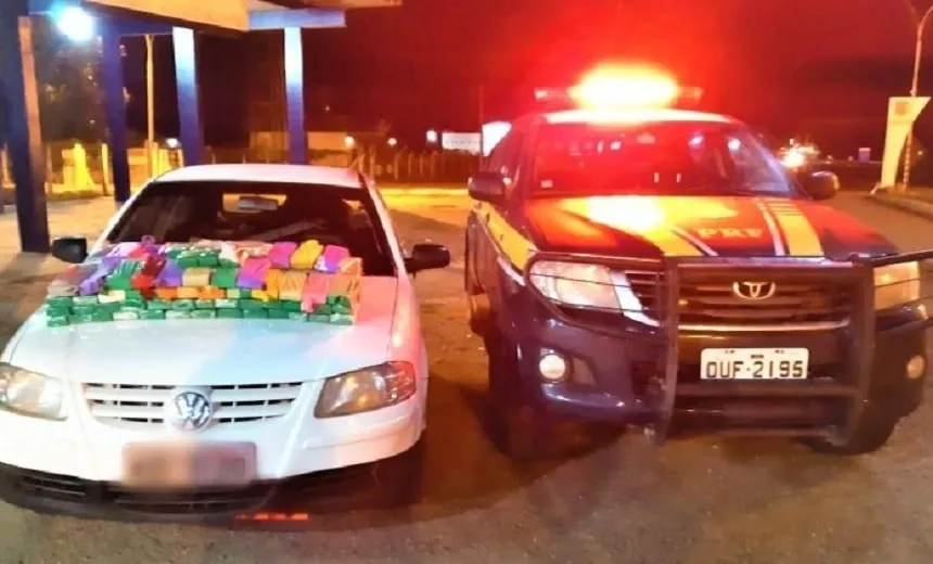 VÍDEO: PRF apreende mais de cem tabletes de maconha escondidos em carro na BR 116