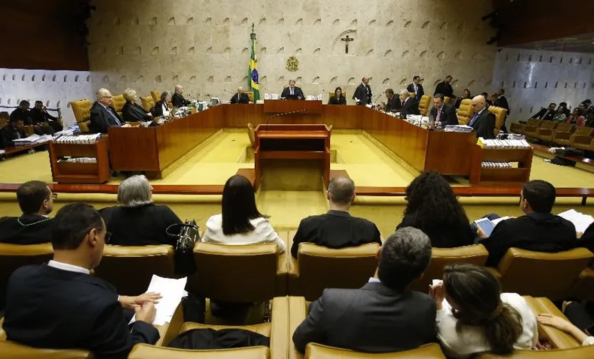  Decisão do STF fecha cerco contra homofobia no futebol e pode punir clubes