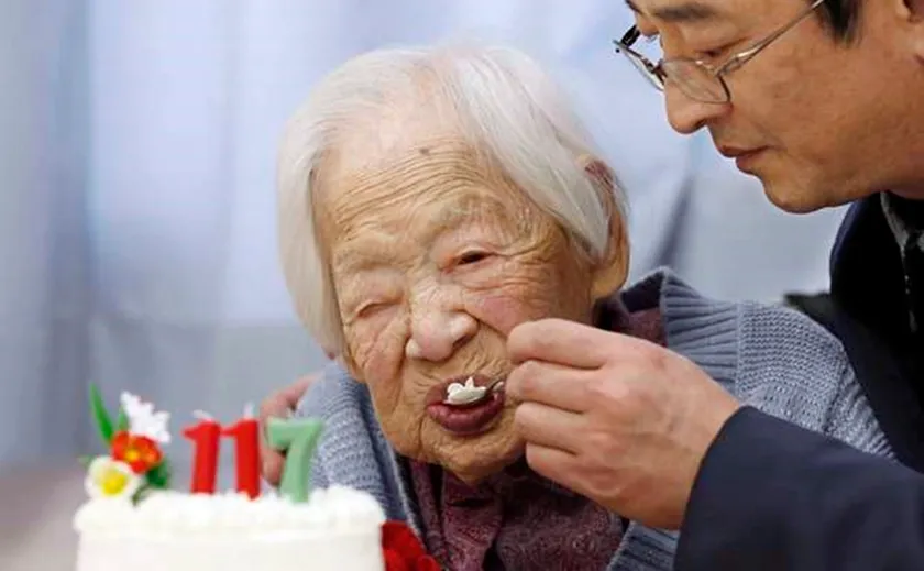 Mulher mais velha do mundo morre aos 117 anos
