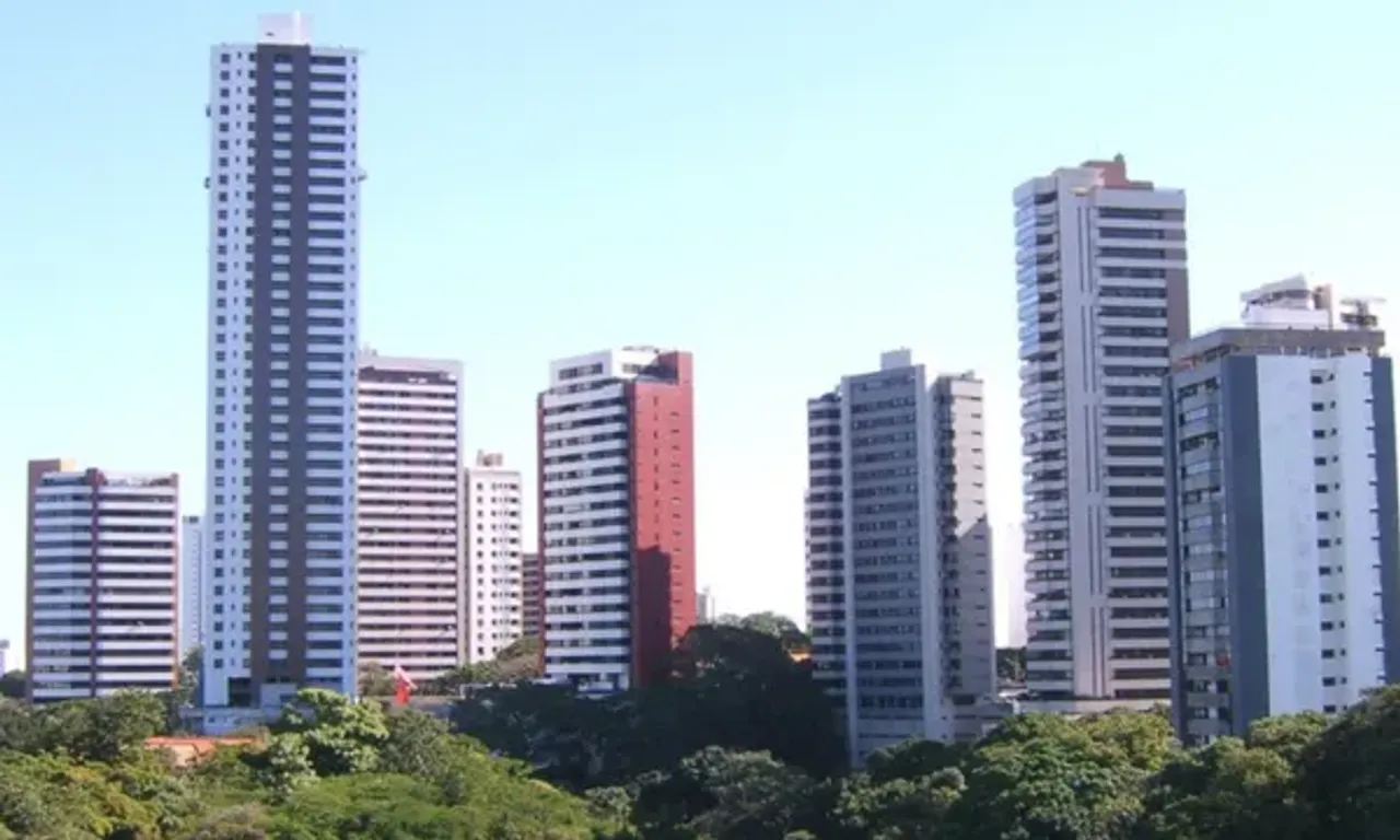 Trabalhador morre após queda de 30 metros em prédio de luxo em Salvador.Foto: Reprodução