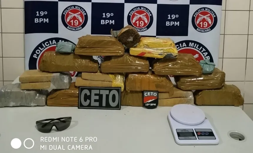 Quatorze quilos de maconha são encontrados enterrado no quintal de imóvel em Jequié
